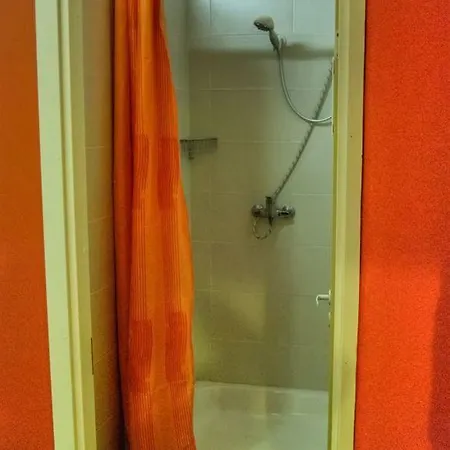 Hostel R 