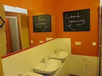 Hostel R 
